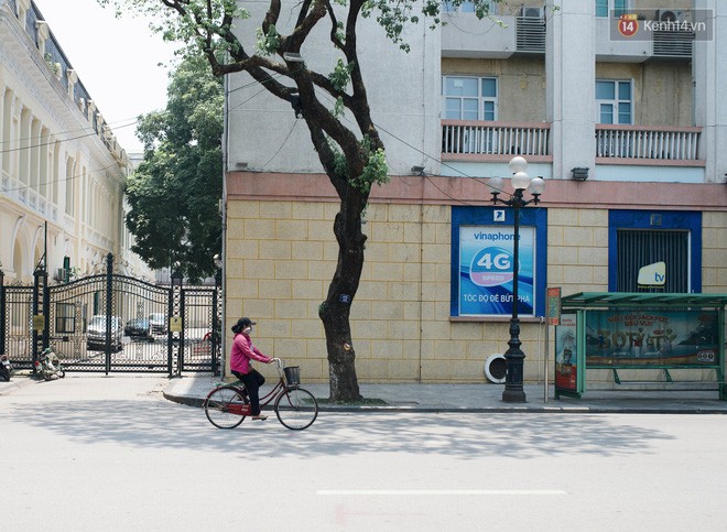 Mùng 1 Tết có là gì vì đường sá Hà Nội ngày nóng như “đổ lửa” còn vắng hơn nhiều - Ảnh 22.