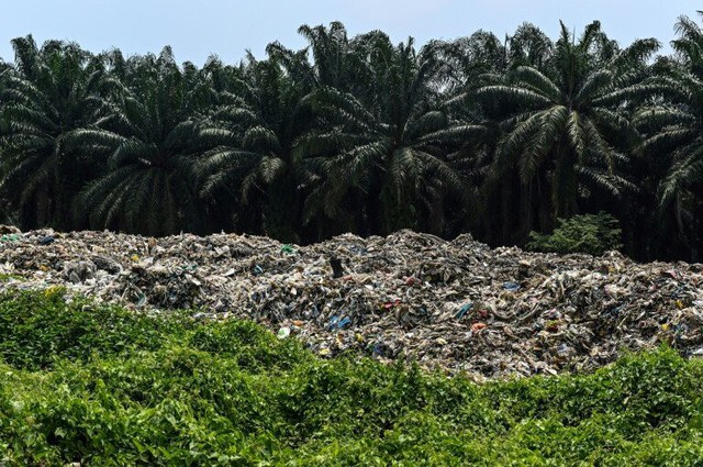  Khủng hoảng tái chế toàn cầu từ lệnh cấm rác thải nhựa của Trung Quốc  - Ảnh 1.