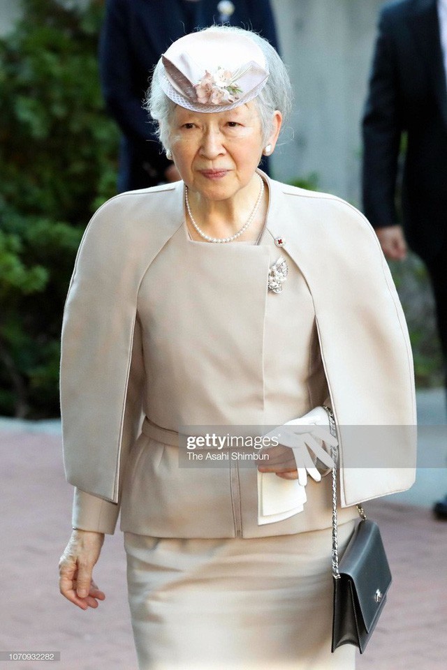 Gần 90 tuổi, cựu Hoàng hậu Nhật Bản vẫn khiến cả thế giới ngưỡng mộ trước gu thời trang nhã nhặn in đậm cốt cách tiểu thư - Ảnh 1.