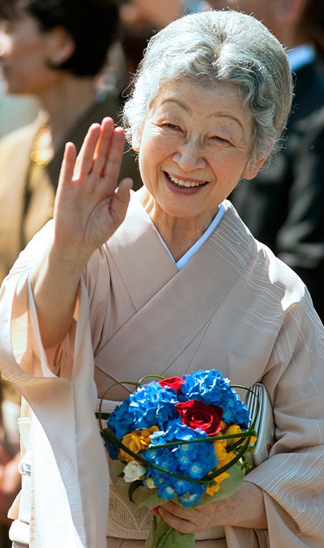 Gần 90 tuổi, cựu Hoàng hậu Nhật Bản vẫn khiến cả thế giới ngưỡng mộ trước gu thời trang nhã nhặn in đậm cốt cách tiểu thư - Ảnh 14.