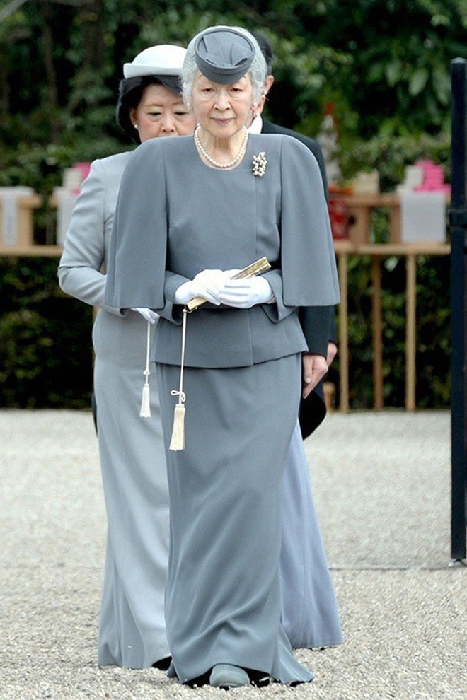 Gần 90 tuổi, cựu Hoàng hậu Nhật Bản vẫn khiến cả thế giới ngưỡng mộ trước gu thời trang nhã nhặn in đậm cốt cách tiểu thư - Ảnh 3.