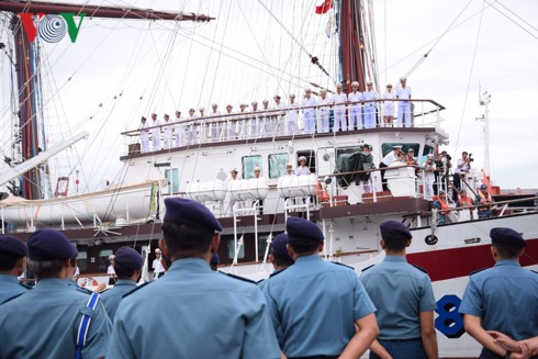 Ảnh: Tàu huấn luyện Lê Quý Đôn của Việt Nam thăm hữu nghị Indonesia - Ảnh 5.