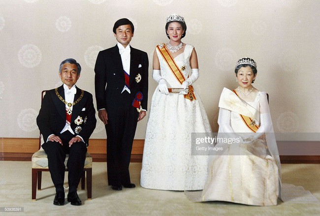 Tân Nhật hoàng Naruhito và vương phi u sầu Masako: Mối tình sét đánh, 6 năm theo đuổi, 3 lần cầu hôn và lời hứa bảo vệ em đến trọn đời - Ảnh 14.