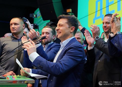 Hé lộ chương trình Lễ nhậm chức, lời thề của Tổng thống đắc cử Ukraine Zelensky - Ảnh 1.