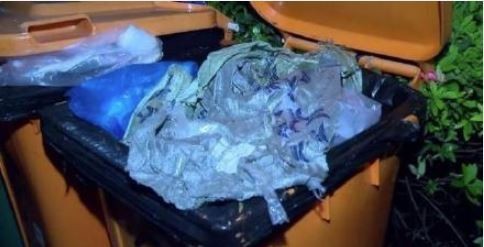 Bị nhân viên hỏi túi rác có gì, người phụ nữ nói rằng xác động vật nhưng hóa ra bên trong là tội ác khiến ai cũng phẫn nộ - Ảnh 1.