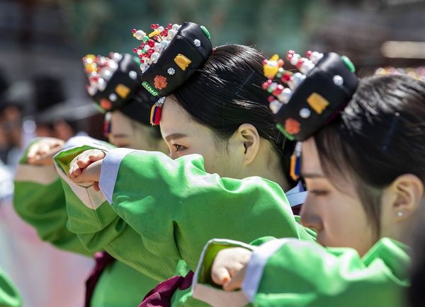 Lễ trưởng thành ở Hàn Quốc: Nghi thức đánh dấu bước ngoặt của thanh niên khi không còn phụ thuộc vào cha mẹ - Ảnh 3.
