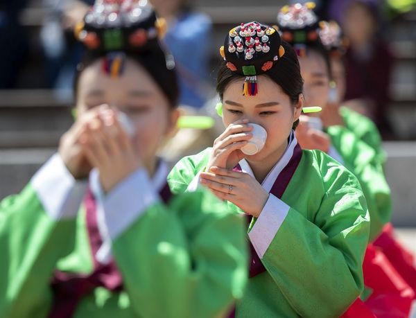 Lễ trưởng thành ở Hàn Quốc: Nghi thức đánh dấu bước ngoặt của thanh niên khi không còn phụ thuộc vào cha mẹ - Ảnh 4.