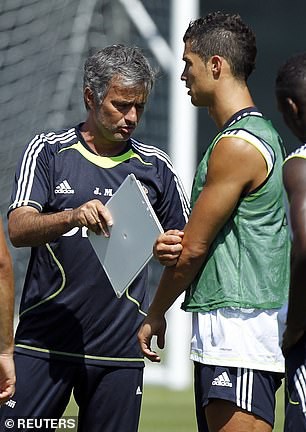 Tích cực lôi kéo Mourinho, Ronaldo muốn tạo dựng một đế chế mới - Ảnh 1.