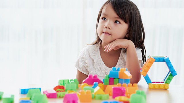 Không cần hò hét con dọn dẹp đồ sau khi chơi, làm theo cách của giáo viên Montessori dưới đây sẽ thấy hiệu quả tức thì - Ảnh 1.