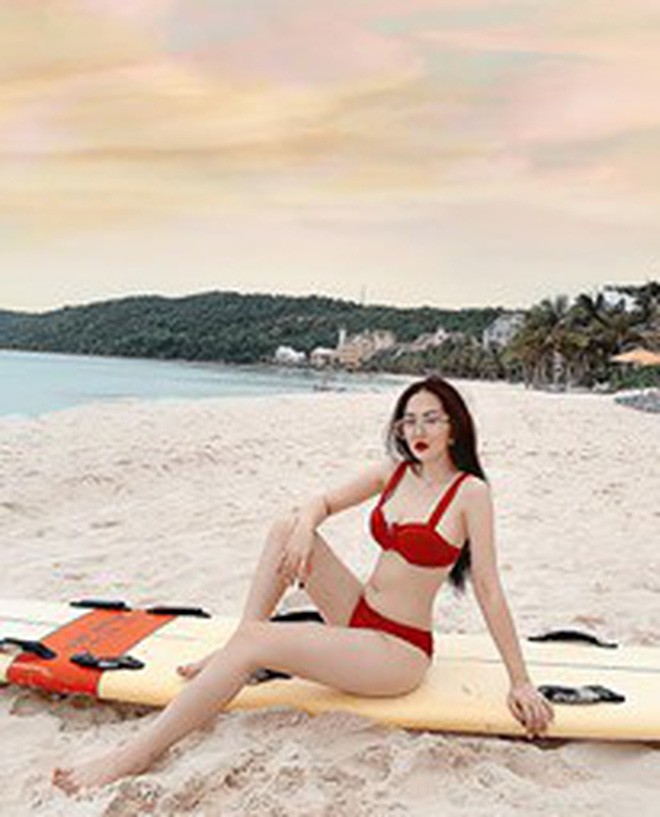 Dư Hàng My - em họ Hương Tràm đang thắng thế trong cuộc chiến bikini hè này với body nóng bỏng miễn bàn dù chỉ cao 1m53 - Ảnh 5.