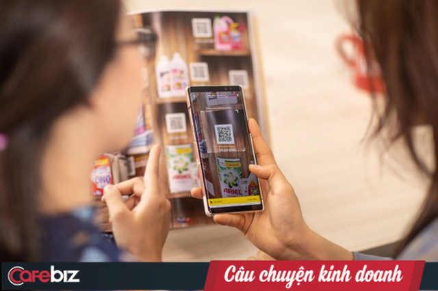 Vingroup mở “Siêu thị Vinmart 4.0” - Virtual Store đầu tiên tại Việt Nam: Khách chỉ cần nhìn áp phích và quét mã QR, 2 tiếng sau hàng đã tới cửa nhà - Ảnh 1.