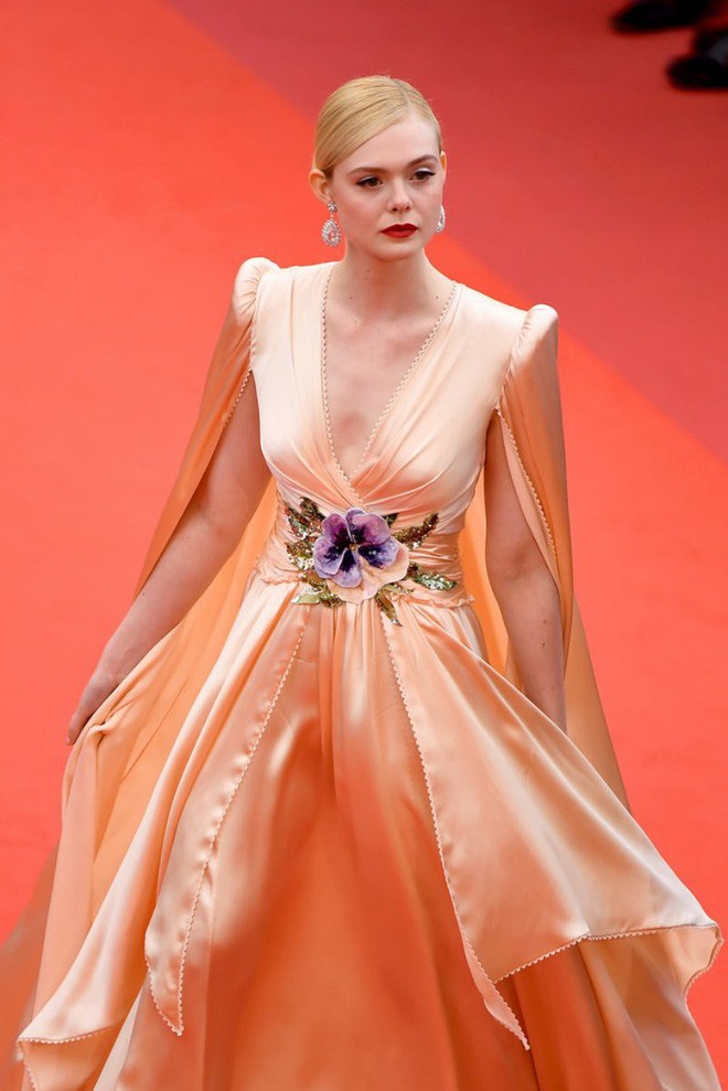 Giám khảo trẻ nhất lịch sử Cannes Elle Fanning: Đẹp vô thực, từ bóng của chị gái thành cô tiên nước Mỹ quyền lực - Ảnh 22.