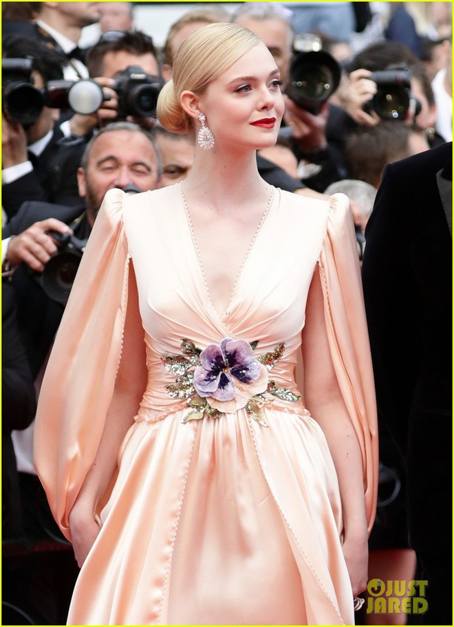 Giám khảo trẻ nhất lịch sử Cannes Elle Fanning: Đẹp vô thực, từ bóng của chị gái thành cô tiên nước Mỹ quyền lực - Ảnh 23.