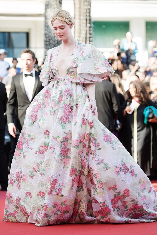 Giám khảo trẻ nhất lịch sử Cannes Elle Fanning: Đẹp vô thực, từ bóng của chị gái thành cô tiên nước Mỹ quyền lực - Ảnh 27.