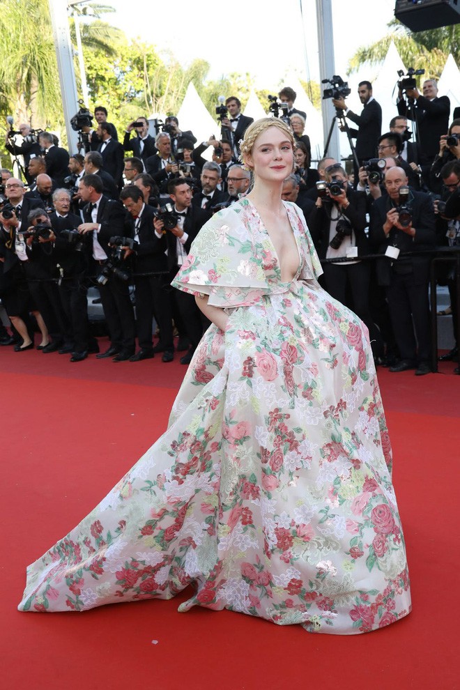 Giám khảo trẻ nhất lịch sử Cannes Elle Fanning: Đẹp vô thực, từ bóng của chị gái thành cô tiên nước Mỹ quyền lực - Ảnh 28.