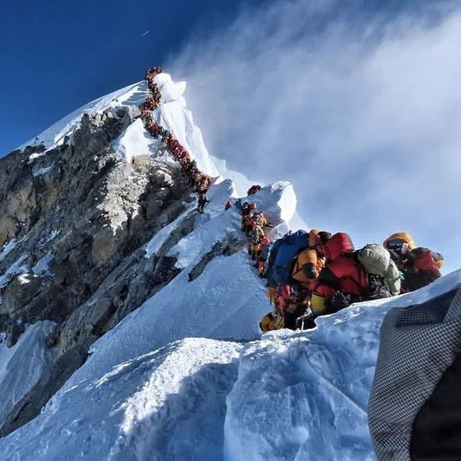 2 nữ du khách thiệt mạng trong lúc chinh phục đỉnh Everest. Biết nguyên nhân xong bạn sẽ rút ra bài học cho mình trong quá trình trekking - Ảnh 1.