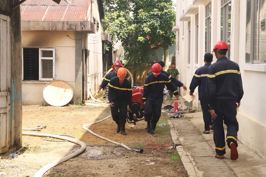 Hỏa hoạn thiêu rụi 7 gian nhà kho dâu tằm Lâm Đồng - Ảnh 2.