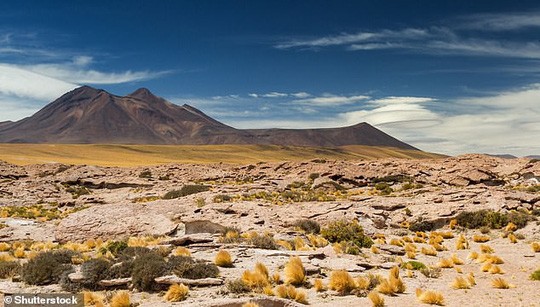 Nghĩa địa thiên thạch ở sa mạc chết chóc nhất thế giới - Ảnh 3.