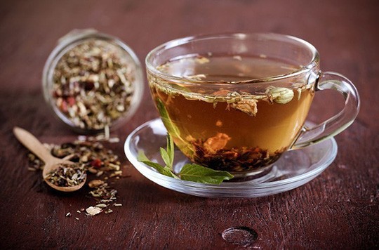 Uống trà thảo dược hàng ngày, suýt chết vì huyết áp cực cao - Ảnh 1.