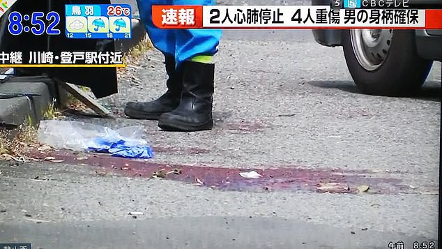Sáng nay, ít nhất 19 người bị thương, trong đó có 8 em học sinh trong vụ đâm dao điên cuồng tại trạm xe buýt gây rúng động Nhật Bản - Ảnh 3.