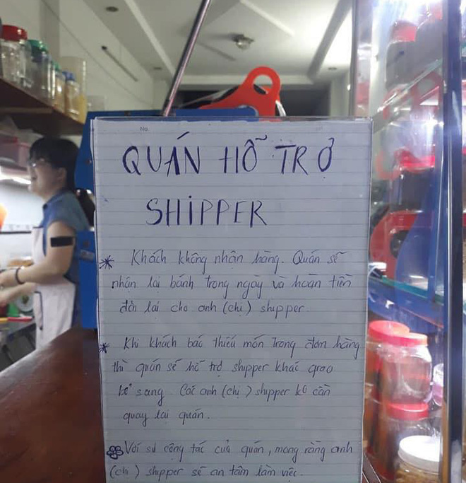 Sợ cảnh shipper rơi nước mắt, ăn đồ bị khách bom, quán tung chiêu cực độc - Ảnh 1.