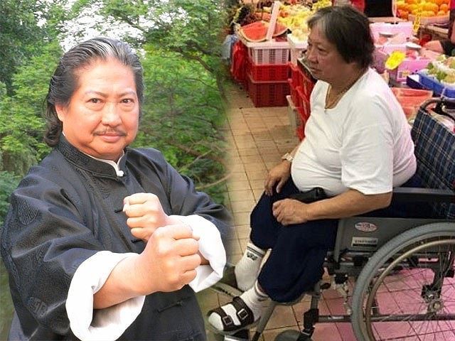 Siêu sao võ thuật Hồng Kim Bảo tiều tụy, ngồi xe lăn đi siêu thị - Ảnh 2.