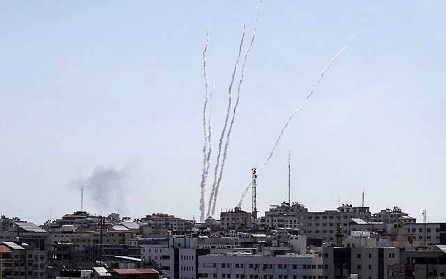 Israel bị tấn công, Iron Dome đã khai hỏa - Thủ tướng Netanyahu họp khẩn toàn bộ các chỉ huy sức mạnh - Ảnh 10.