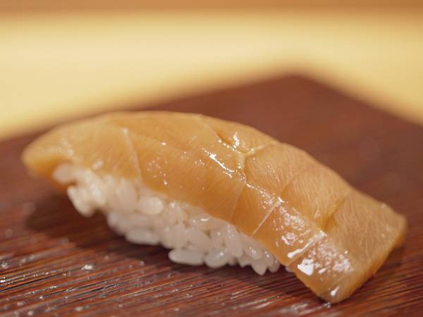 Cái khó ló cái khôn của vị đầu bếp điên và gan nhất Tokyo: Biến thịt cá sắp hỏng thành món sushi ngon nức nở đạt 2 sao Michelin! - Ảnh 2.