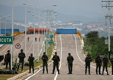 [ẢNH] Đấu súng dữ dội dọc biên giới Venezuela - Colombia - Ảnh 9.