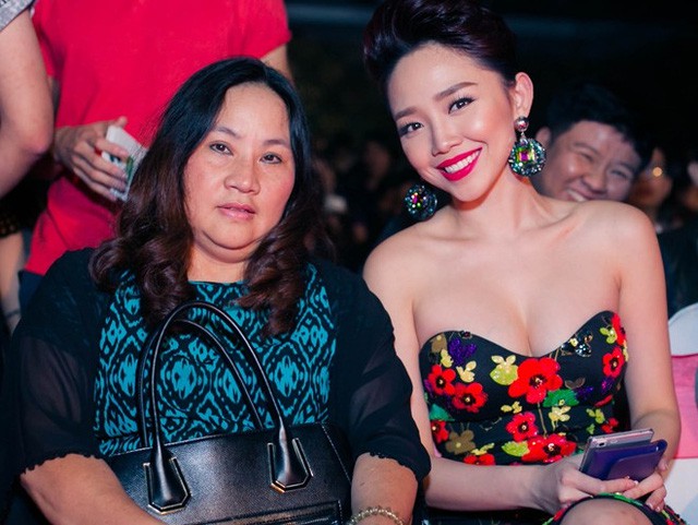 Tóc Tiên: 10 năm nỗ lực chỉ mong 1 lần “mẹ nhìn thấy con tỏa sáng” nhưng thực tế bẽ bàng - Ảnh 3. Tóc Tiên: 10 năm nỗ lực chỉ mong 1 lần “mẹ nhìn thấy con tỏa sáng” nhưng thực tế bẽ bàng - Ảnh 3.