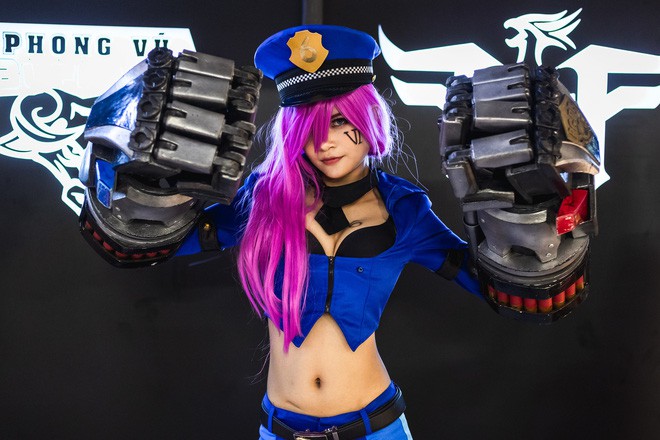 Ngắm nhìn dàn cosplay xinh đẹp làm nóng không khí trước thềm giải đấu MSI 2019 - Ảnh 3.