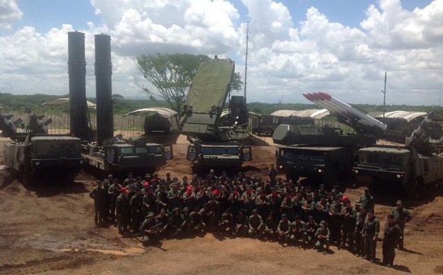 S-300 sẽ là nòng cốt phòng thủ của Venezuela, đẩy lùi sự can thiệp quân sự của Mỹ? - Ảnh 1. S-300 sẽ là nòng cốt phòng thủ của Venezuela, đẩy lùi sự can thiệp quân sự của Mỹ? - Ảnh 1.