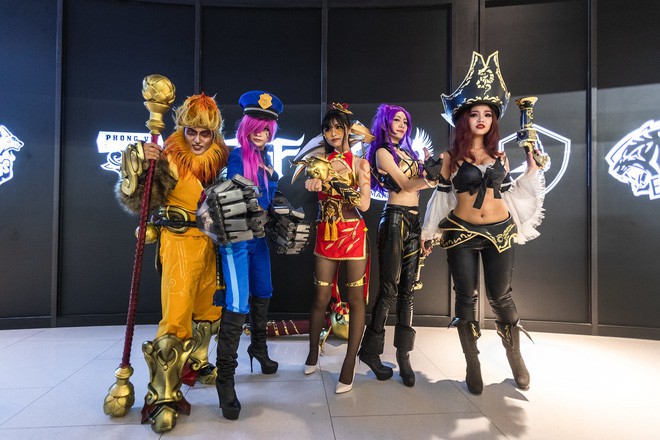 Ngắm nhìn dàn cosplay xinh đẹp làm nóng không khí trước thềm giải đấu MSI 2019 - Ảnh 11. Ngắm nhìn dàn cosplay xinh đẹp làm nóng không khí trước thềm giải đấu MSI 2019 - Ảnh 11.