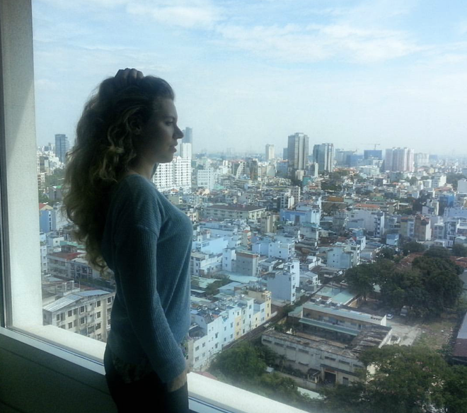 Vừa về Sài Gòn, Lâm Tây và Yến Xuân đã check-in ở chung khách sạn, cùng khoe body đốt mắt - Ảnh 6. Vừa về Sài Gòn, Lâm Tây và Yến Xuân đã check-in ở chung khách sạn, cùng khoe body đốt mắt - Ảnh 6.