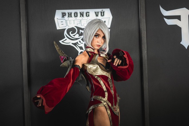 Ngắm nhìn dàn cosplay xinh đẹp làm nóng không khí trước thềm giải đấu MSI 2019 - Ảnh 6. Ngắm nhìn dàn cosplay xinh đẹp làm nóng không khí trước thềm giải đấu MSI 2019 - Ảnh 6.