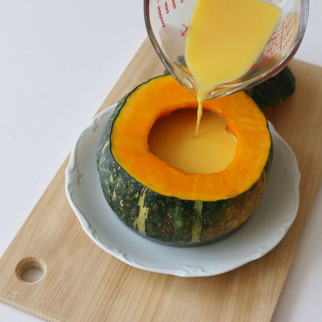 Mẹ có con lười ăn chậm tăng cân hãy thử ngay món bánh flan bí đỏ thần thánh này nhé! - Ảnh 4. Mẹ có con lười ăn chậm tăng cân hãy thử ngay món bánh flan bí đỏ thần thánh này nhé! - Ảnh 4.