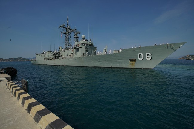Chuẩn tướng Úc dẫn 2 tàu chiến ghé Cam Ranh - Ảnh 3.
