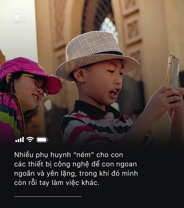 Con quấy khóc, bố mẹ cho chơi ngay smartphone: Đừng vì vài phút nhàn rỗi mà hủy hoại một đứa trẻ còn chưa kịp lớn! - Ảnh 3.