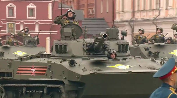 Duyệt binh Chiến thắng Phát-xít 2019 hoành tráng trên Quảng trường Đỏ - Xuất hiện nhiều vũ khí mới - Ảnh 1.