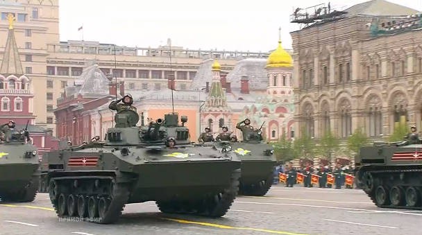Duyệt binh Chiến thắng Phát-xít 2019 hoành tráng trên Quảng trường Đỏ - Xuất hiện nhiều vũ khí mới - Ảnh 2.