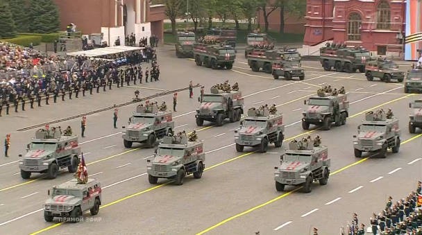 Duyệt binh Chiến thắng Phát-xít 2019 hoành tráng trên Quảng trường Đỏ - Xuất hiện nhiều vũ khí mới - Ảnh 1.