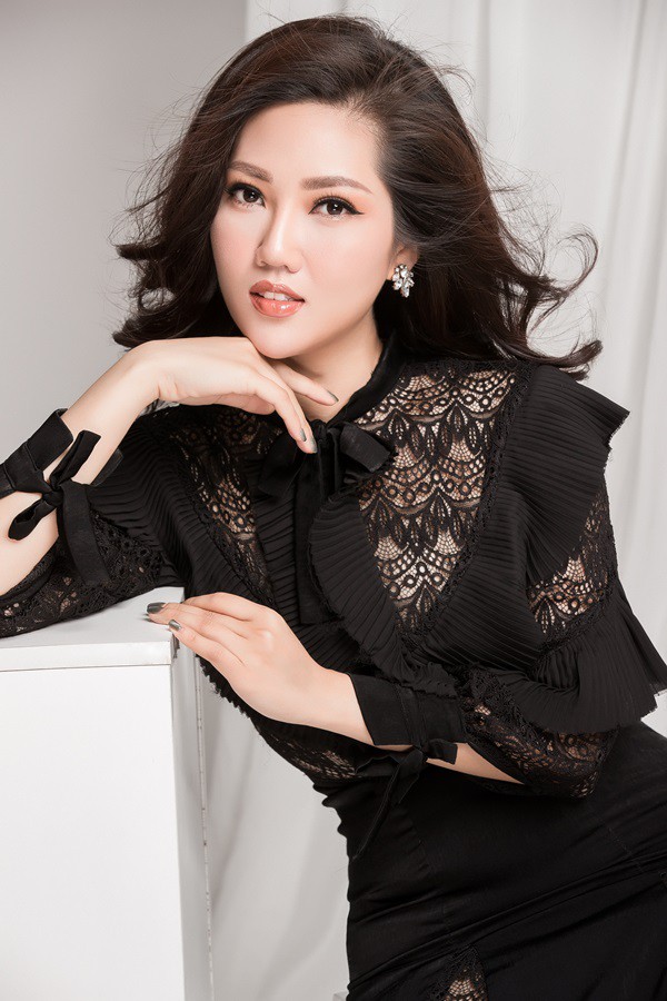 Hoa hậu Đỗ Mỹ Linh ngồi ghế nóng cuộc thi Hoa hậu Doanh nhân Việt - Hàn - Ảnh 2.
