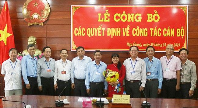 Tỉnh Hậu Giang nói vụ Phó Giám đốc sở từ chối việc điều động - Ảnh 1.