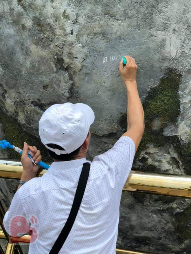 Xuất hiện nhiều bút tích xấu xí và phản cảm trên cột gỗ chùa Côn Sơn khiến cộng đồng mạng ngán ngẩm - Ảnh 6.