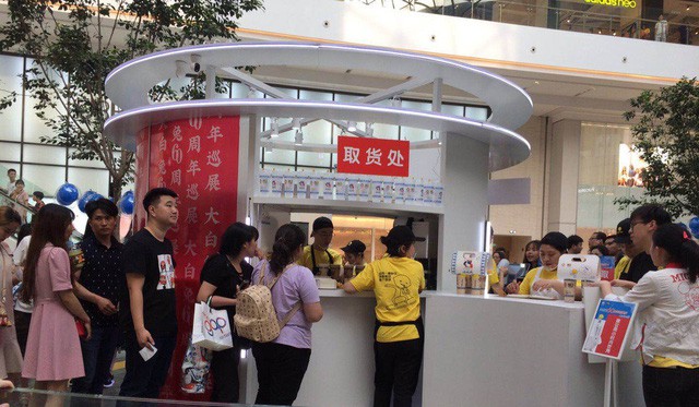 Dân Trung Quốc sẵn sàng chi gần 2 triệu đồng mua 1 cốc trà sữa, xếp hàng 5 tiếng đồng hồ để ủng hộ thương hiệu địa phương giữa tâm bão trade war - Ảnh 2.