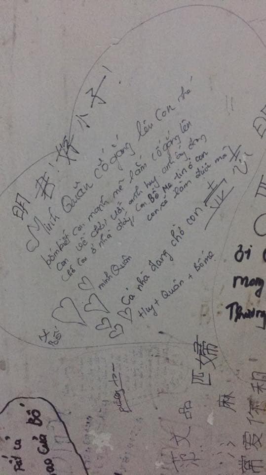 Vào viện, những dòng chữ trên tường bố mẹ viết cho con khiến người ta ám ảnh - Ảnh 2.