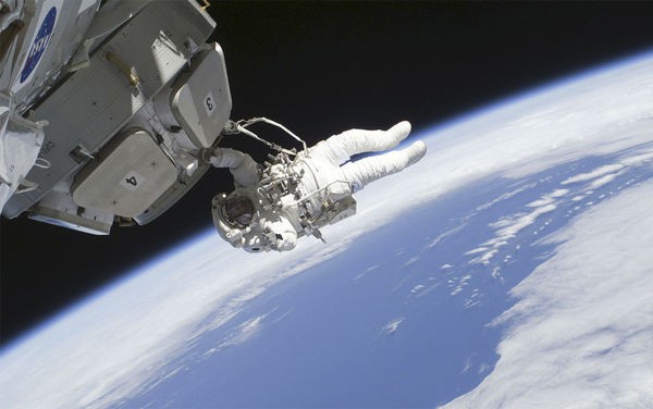 NASA: Bây giờ là thời điểm thích hợp nhất để rời Trái đất - Ảnh 1.
