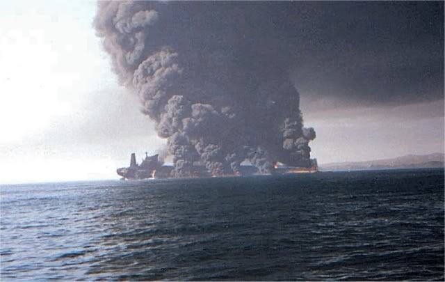 Hoa Kỳ vừa phát hiện thủ phạm tấn công 2 siêu tàu dầu - Hạm đội 5 Mỹ nhận tín hiệu khẩn nguy - Ảnh 8.