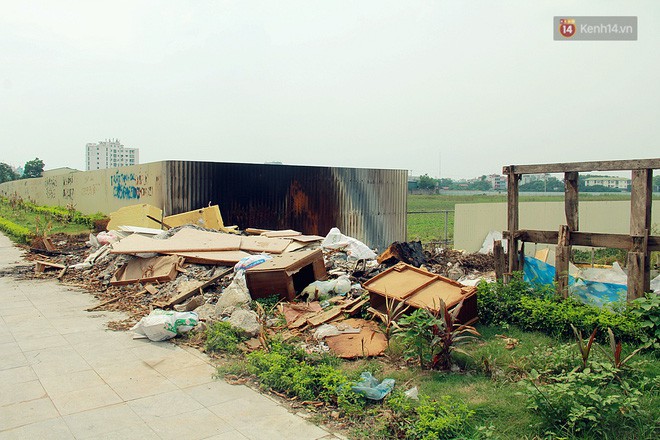 Chùm ảnh: Vừa hoạt động 3 tháng, con đường mang tên nhà tư sản Trịnh Văn Bô đã ngập ngụa rác thải - Ảnh 13.