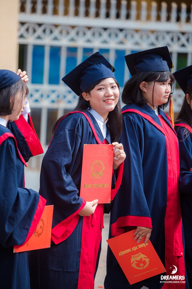 Dán thông báo truy tìm lớp trưởng, chàng trai khiến cả lớp giật mình vì dòng chữ cuối cùng - Ảnh 2.